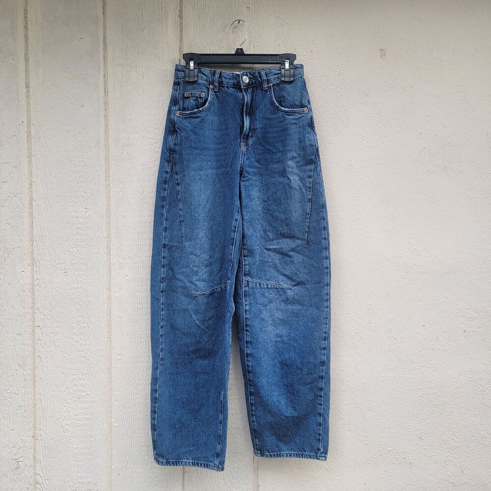 BDG High-Rise Relaxed Straight Leg Jeans in Medium Blue